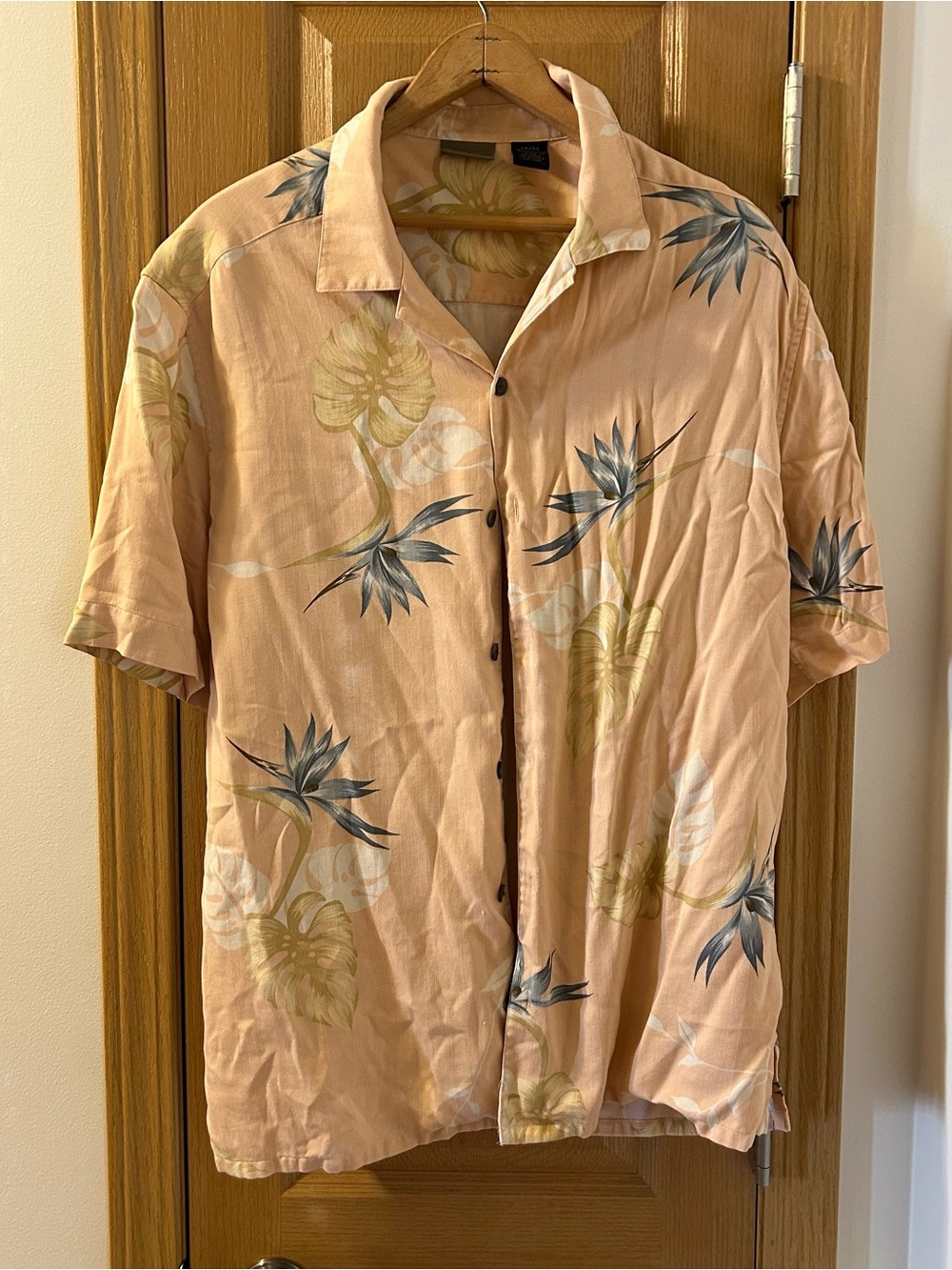 Axist Peach Floral Short Sleeve Button-Down Shirt 100% silk washable